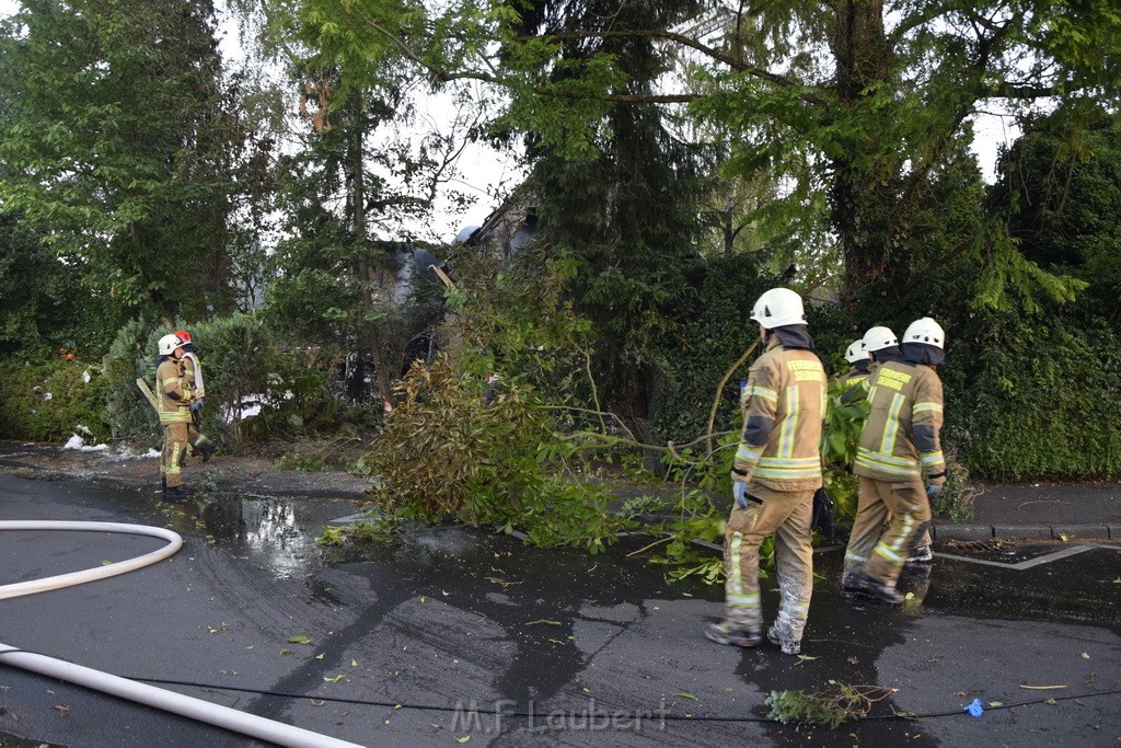 Grossfeuer Einfamilienhaus Siegburg Muehlengrabenstr P0833.JPG - Miklos Laubert